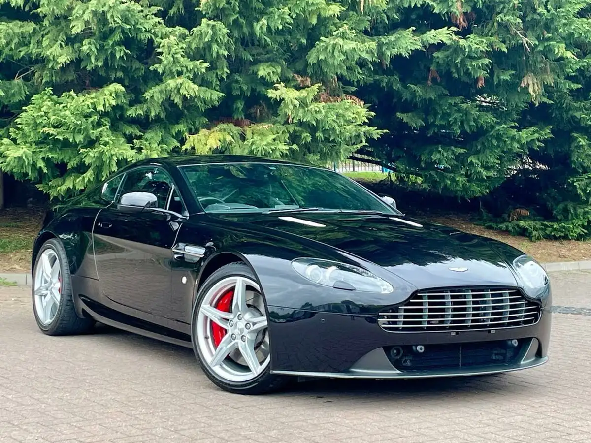2016-aston-martin-vantage-47-v8-vantage-coupe-sportshift-big-8