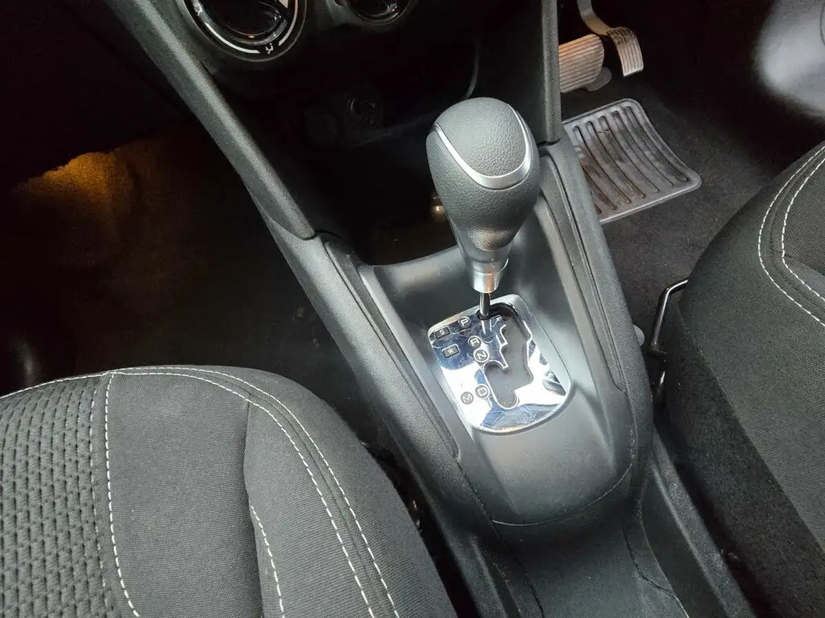 2016-peugeot-208-12-puretech-allure-110bhp-ss-5d-eat6-big-5