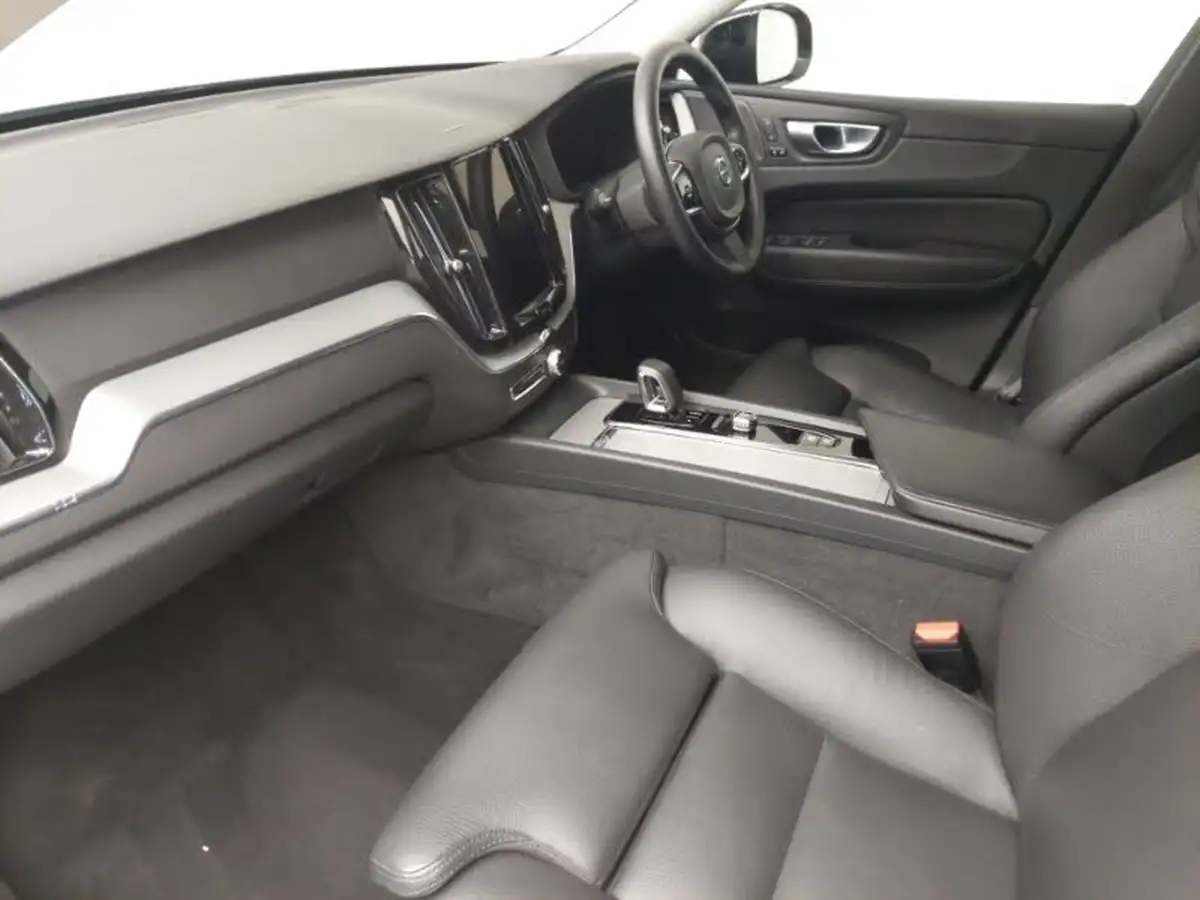 2023-volvo-xc60-20-b5-plus-big-4