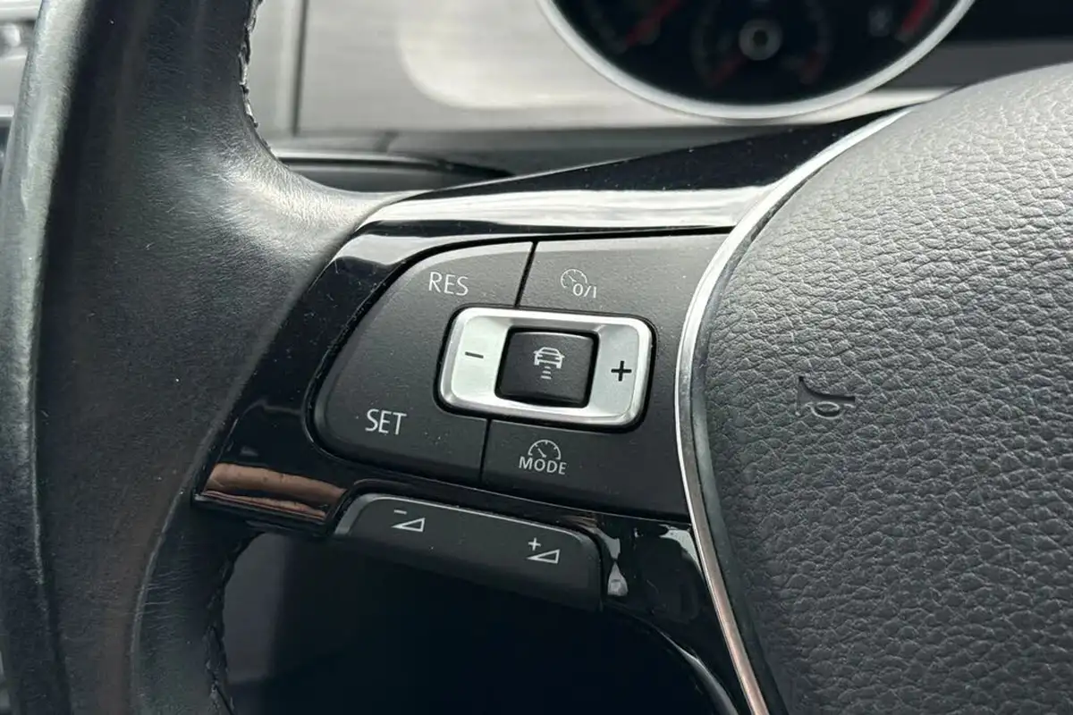 2016-volkswagen-golf-14-match-5d-big-33