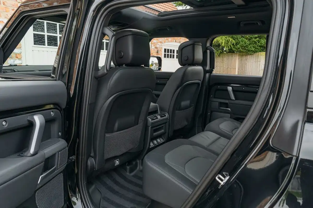 2023-land-rover-110-defender-30-d300-x-dynamic-hse-big-31