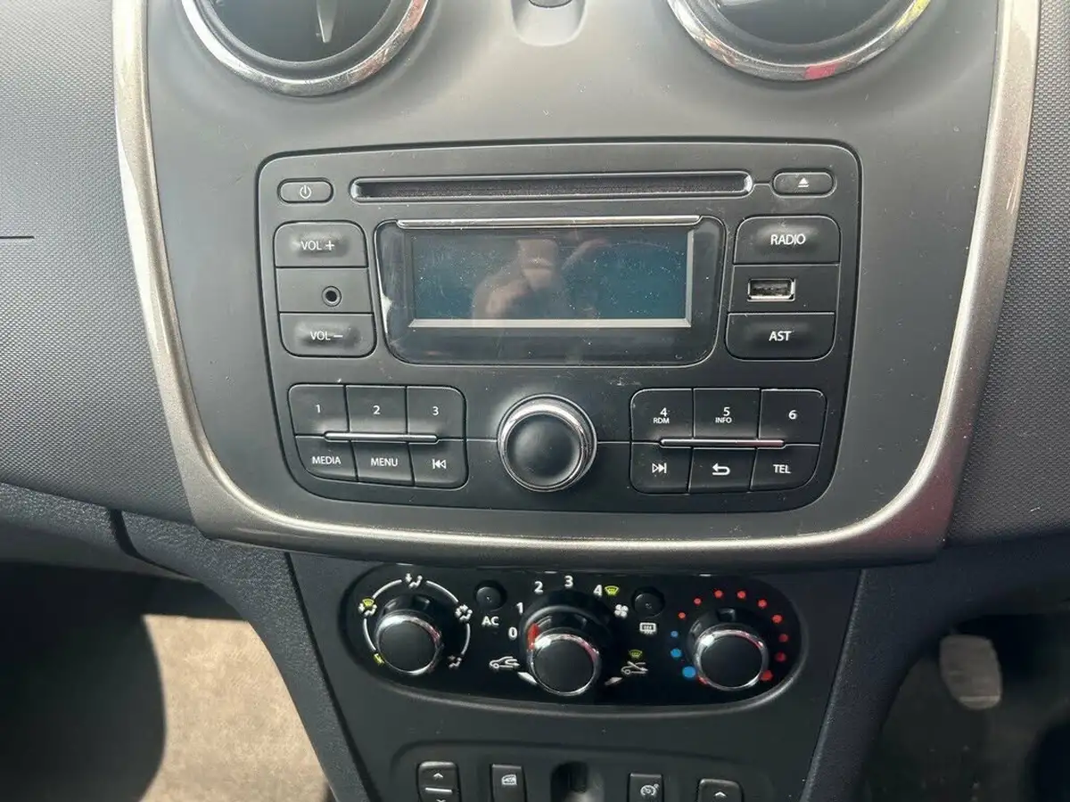 2014-dacia-logan-mcv-15dci-laureate-big-10