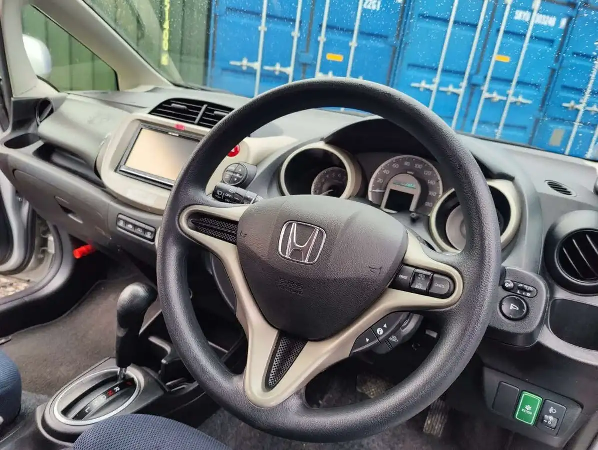 2013-honda-jazz-big-32