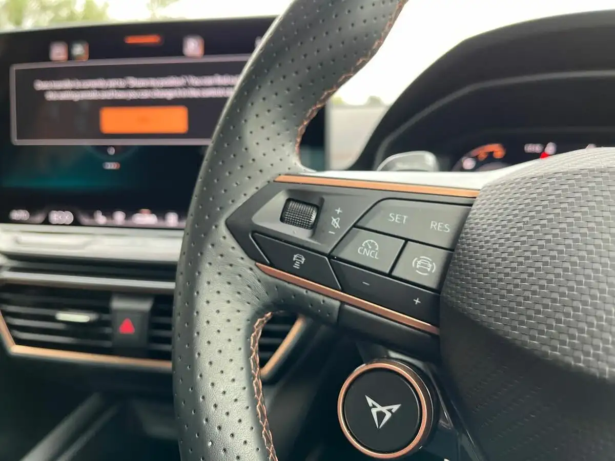 2025-cupra-formentor-15-e-hybrid-vz1-big-21