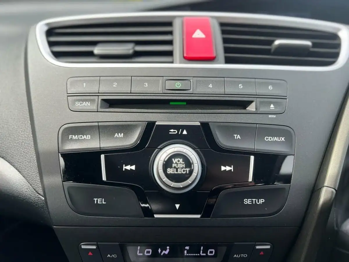 2014-honda-civic-16td-se-plus-tourer-big-25