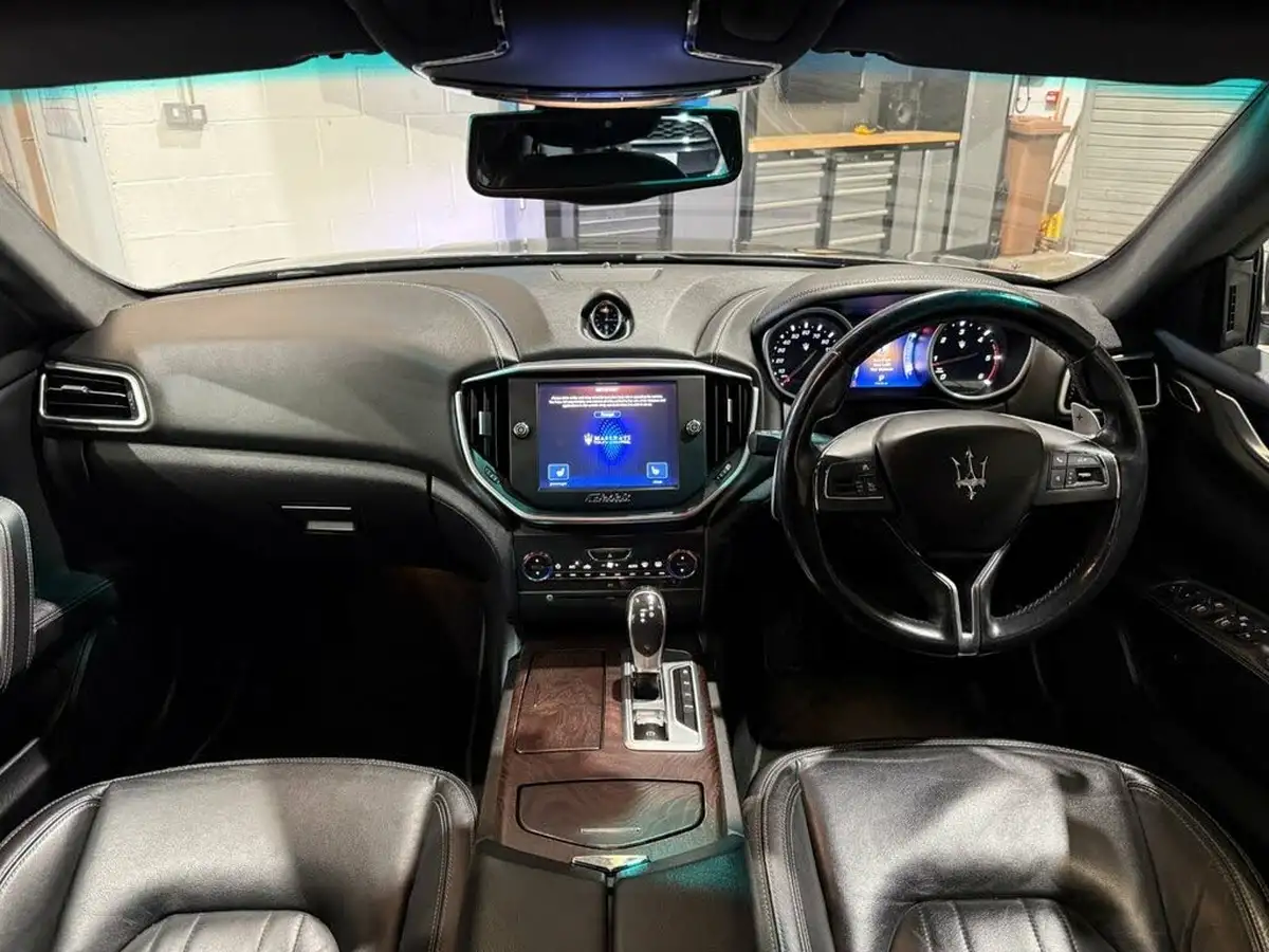 2014-maserati-ghibli-30td-big-10