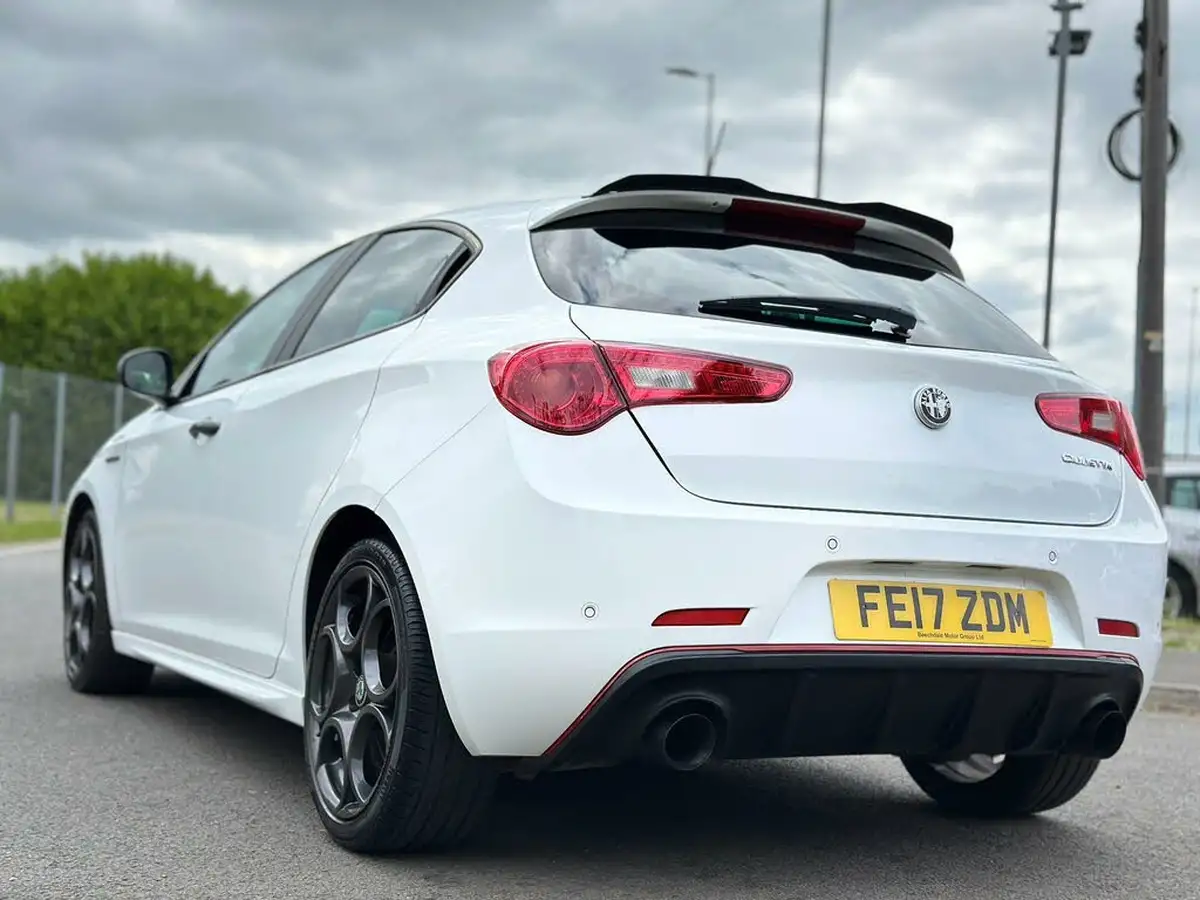 2017-alfa-romeo-giulietta-17-veloce-big-3