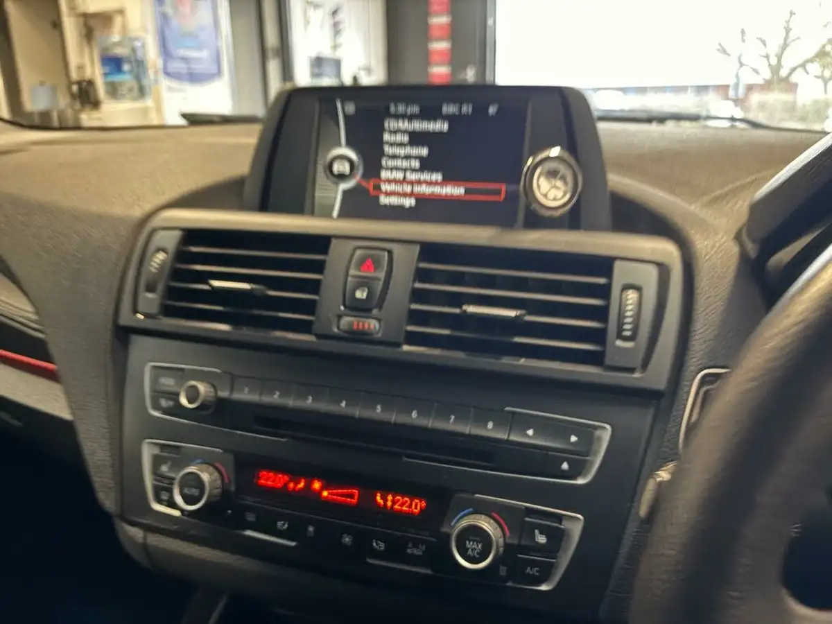 2012-bmw-1-series-20td-118d-sport-hatchback-5d-big-28