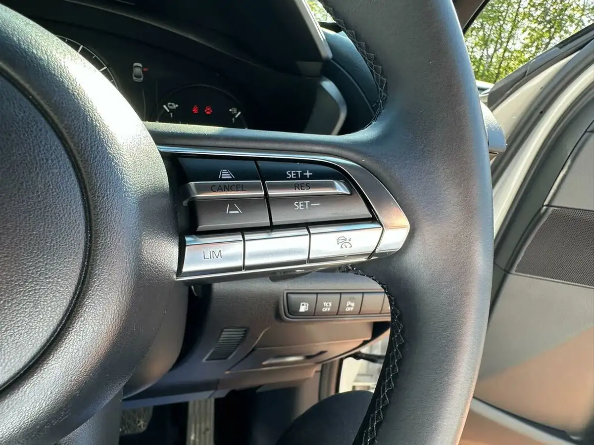 2023-mazda-mx-30-big-15