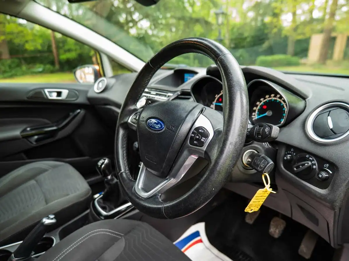2014-ford-fiesta-10-titanium-80ps-ss-5d-big-15