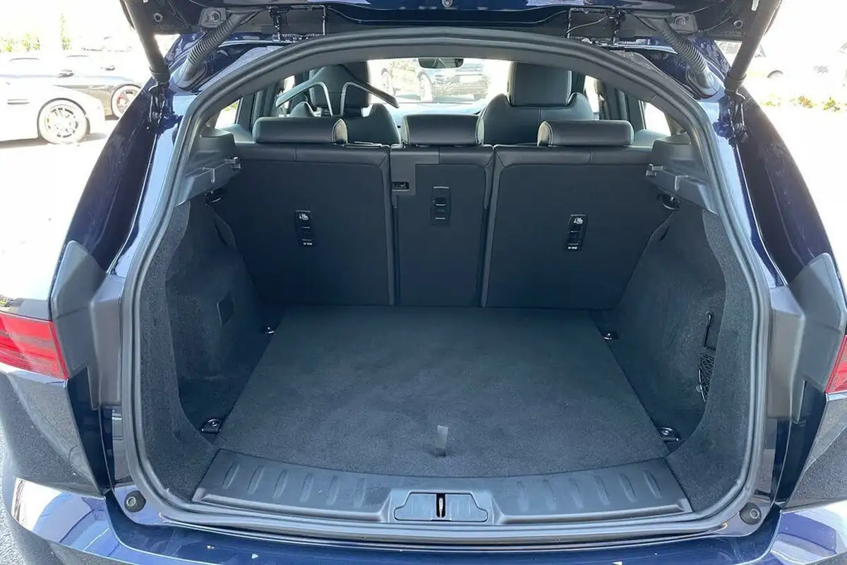 2023-jaguar-e-pace-15-p300e-r-dynamic-se-big-40