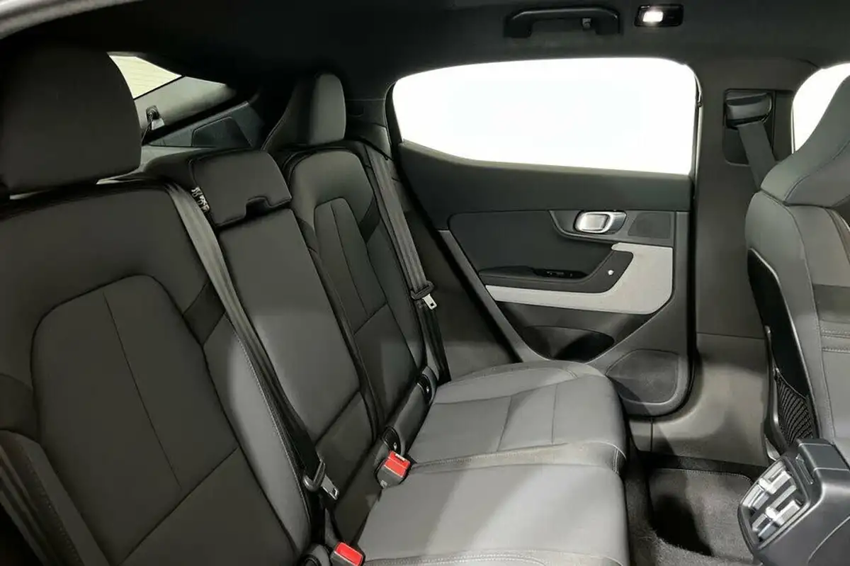 2022-polestar-polestar-2-e-ps2-300kw-longe-dual-plus-pilot-big-23