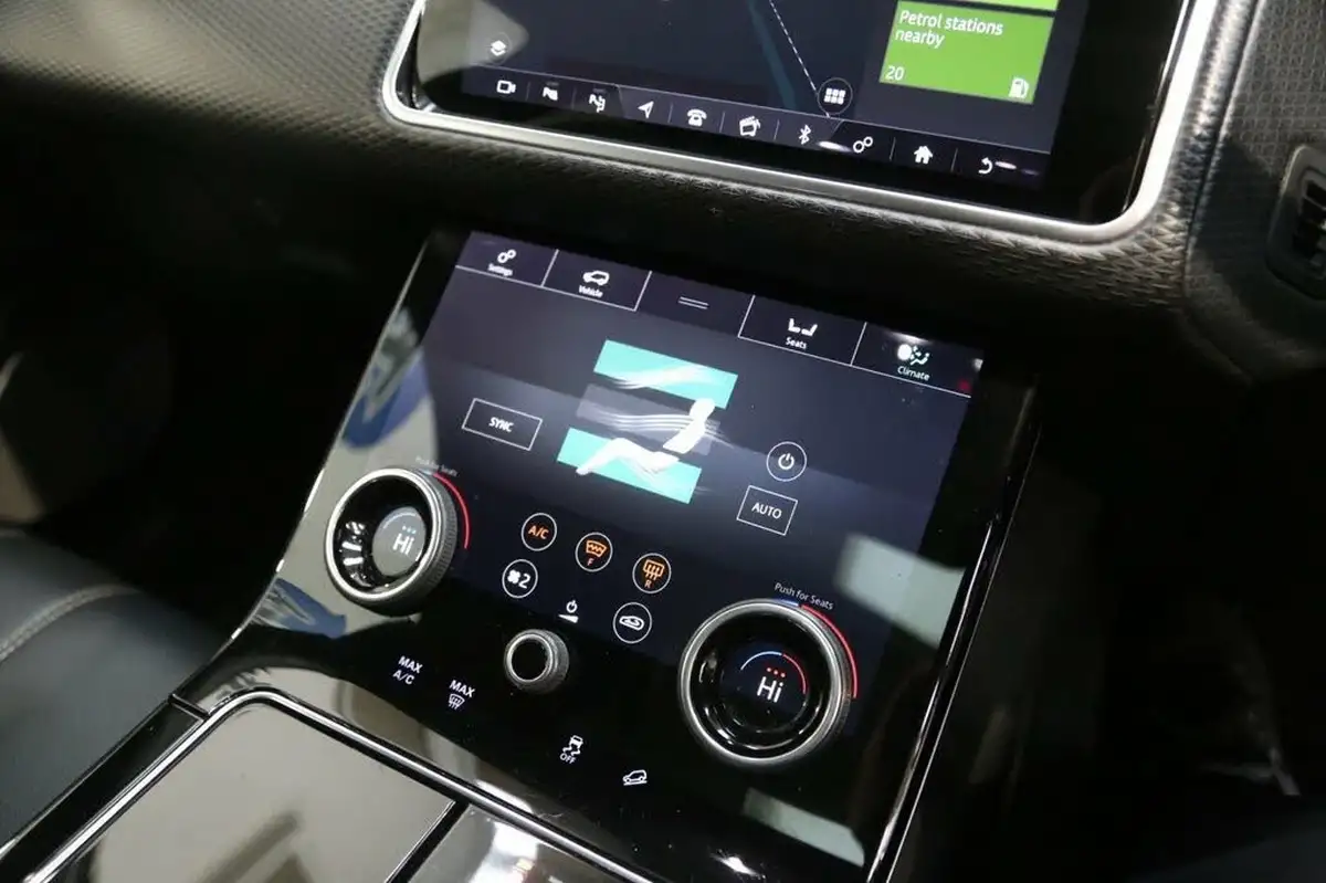 2018-land-rover-range-rover-velar-20-d240-r-dynamic-se-big-11