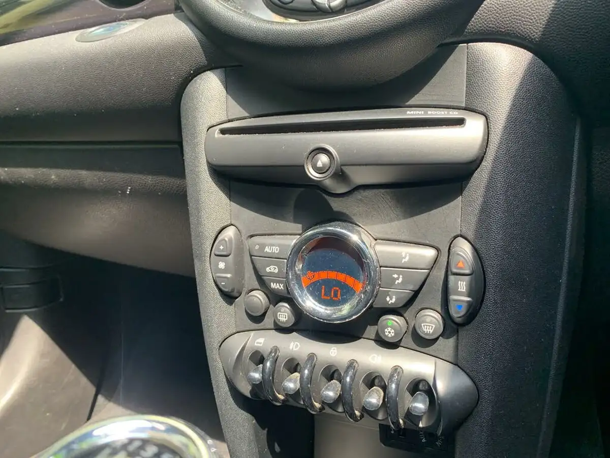 2011-mini-cooper-16-cooper-122bhp-hatchback-3d-big-15