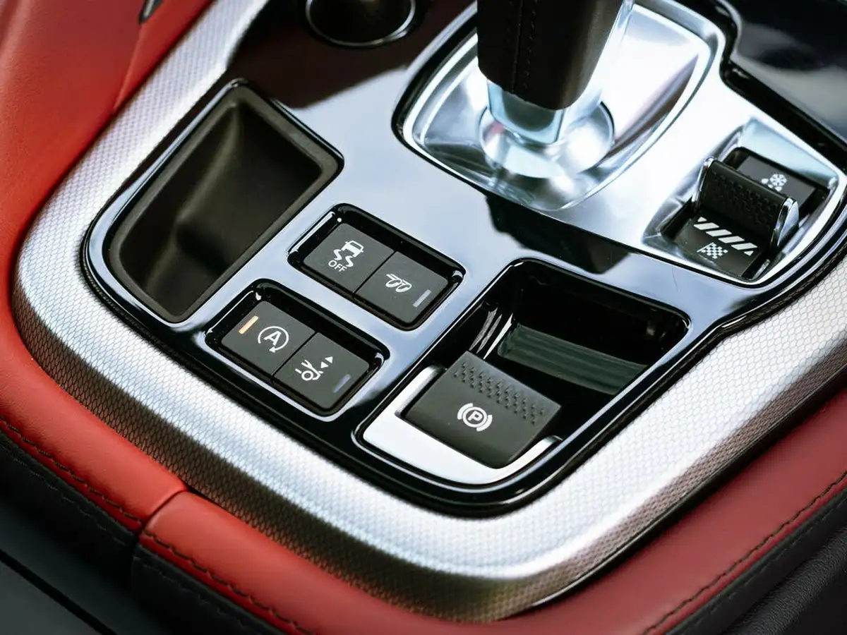 2015-jaguar-f-type-30-v6-coupe-quickshift-big-59