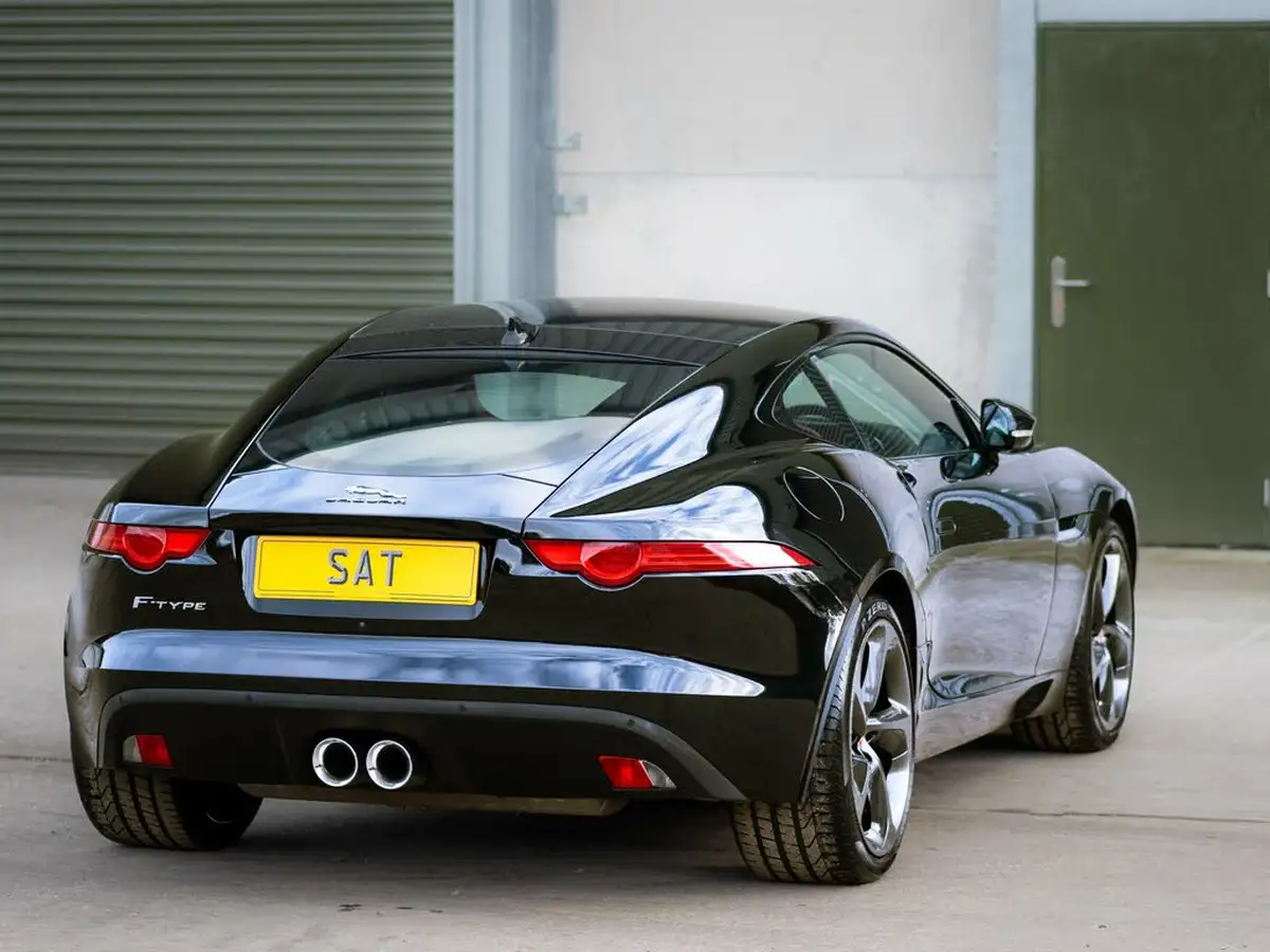 2015-jaguar-f-type-30-v6-coupe-quickshift-big-31