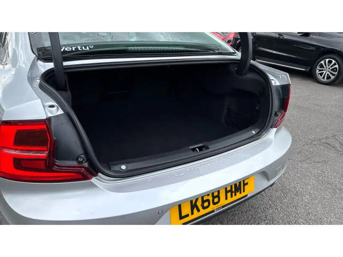 2017-volvo-s90-20td-d4-momentum-big-3