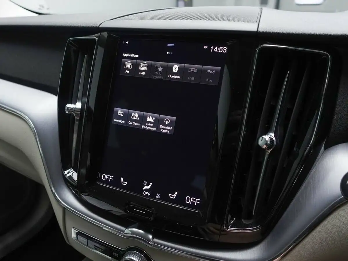 2019-volvo-xc60-20-t5-momentum-awd-big-21