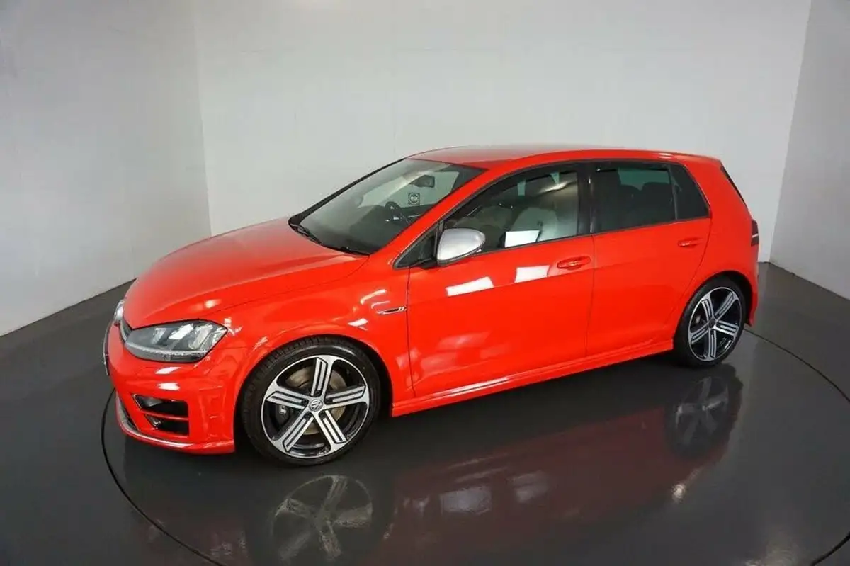 2014-volkswagen-golf-20-tsi-r-5d-big-2