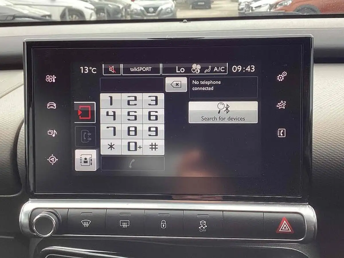2016-citroen-c4-cactus-16bluehdi-flair-big-29