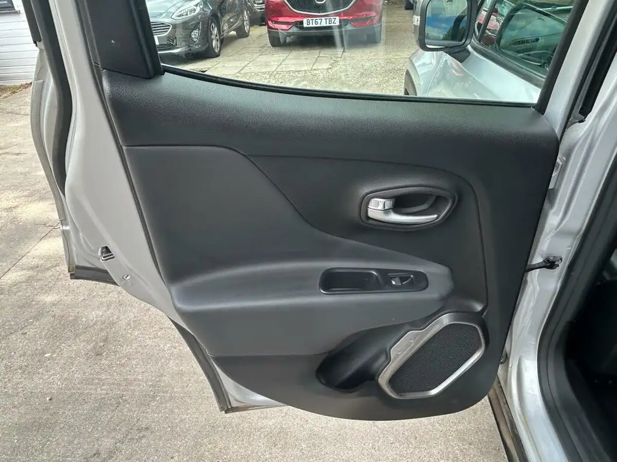 2019-jeep-renegade-13-gse-limited-big-25