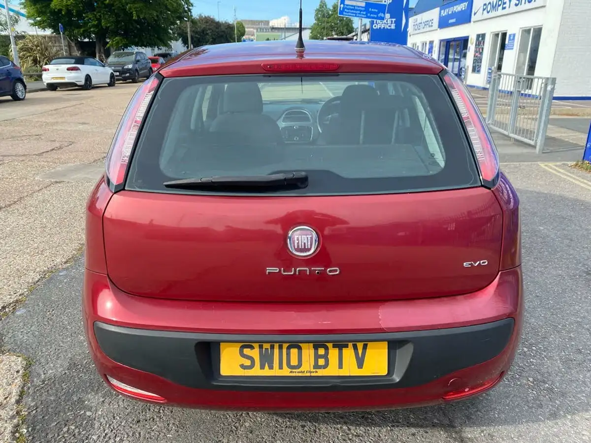2010-fiat-punto-evo-14-active-5d-big-3