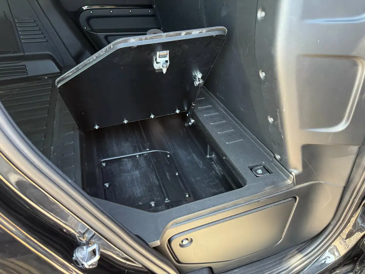 2021-land-rover-110-defender-30-d250-hard-top-s-110-big-17