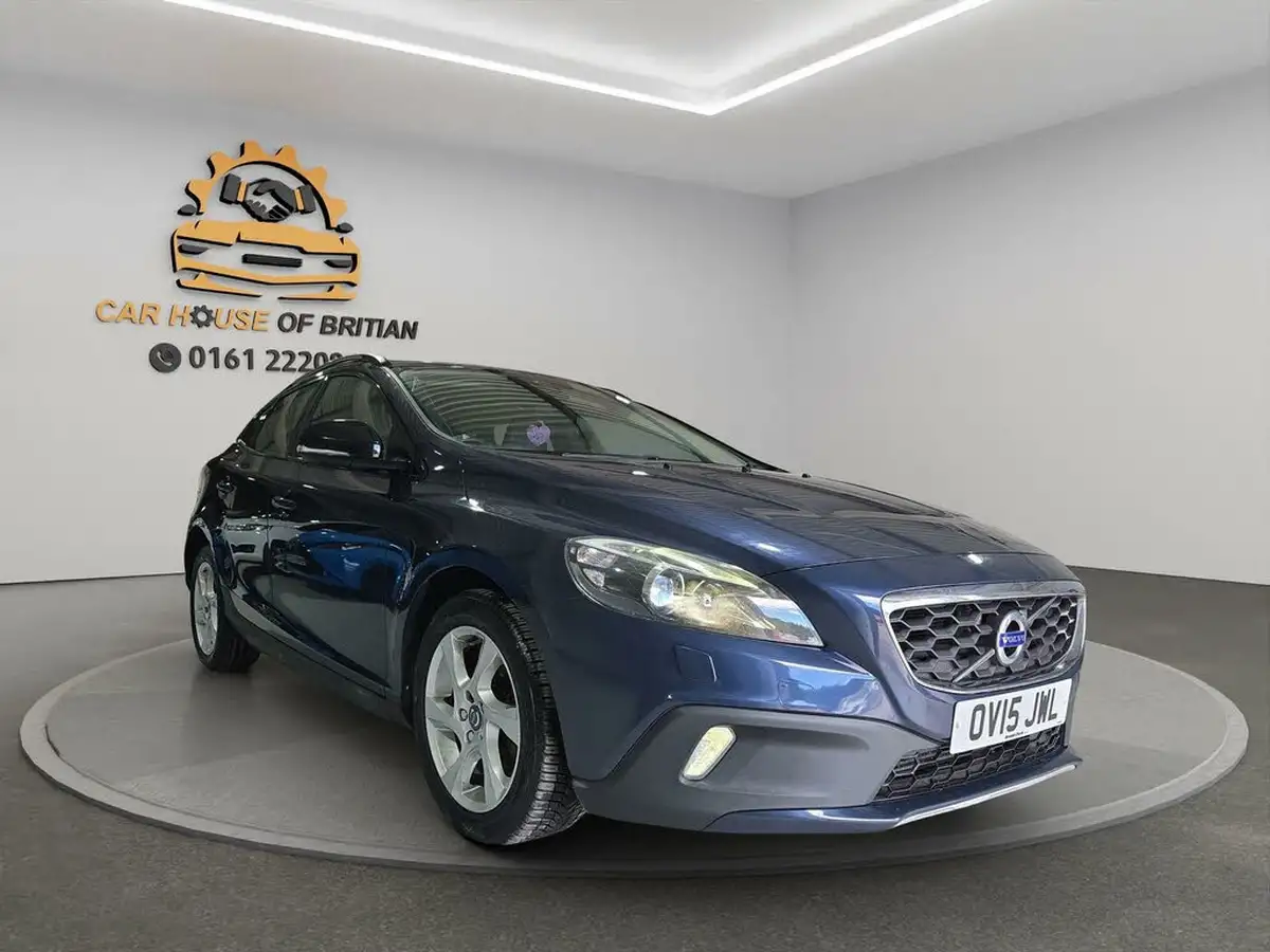 2015-volvo-v40-16td-d2-cross-country-lux-powershift-big-2