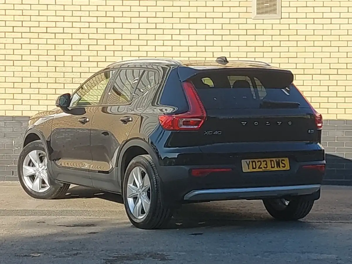 2023-volvo-xc40-20-b3-core-big-1