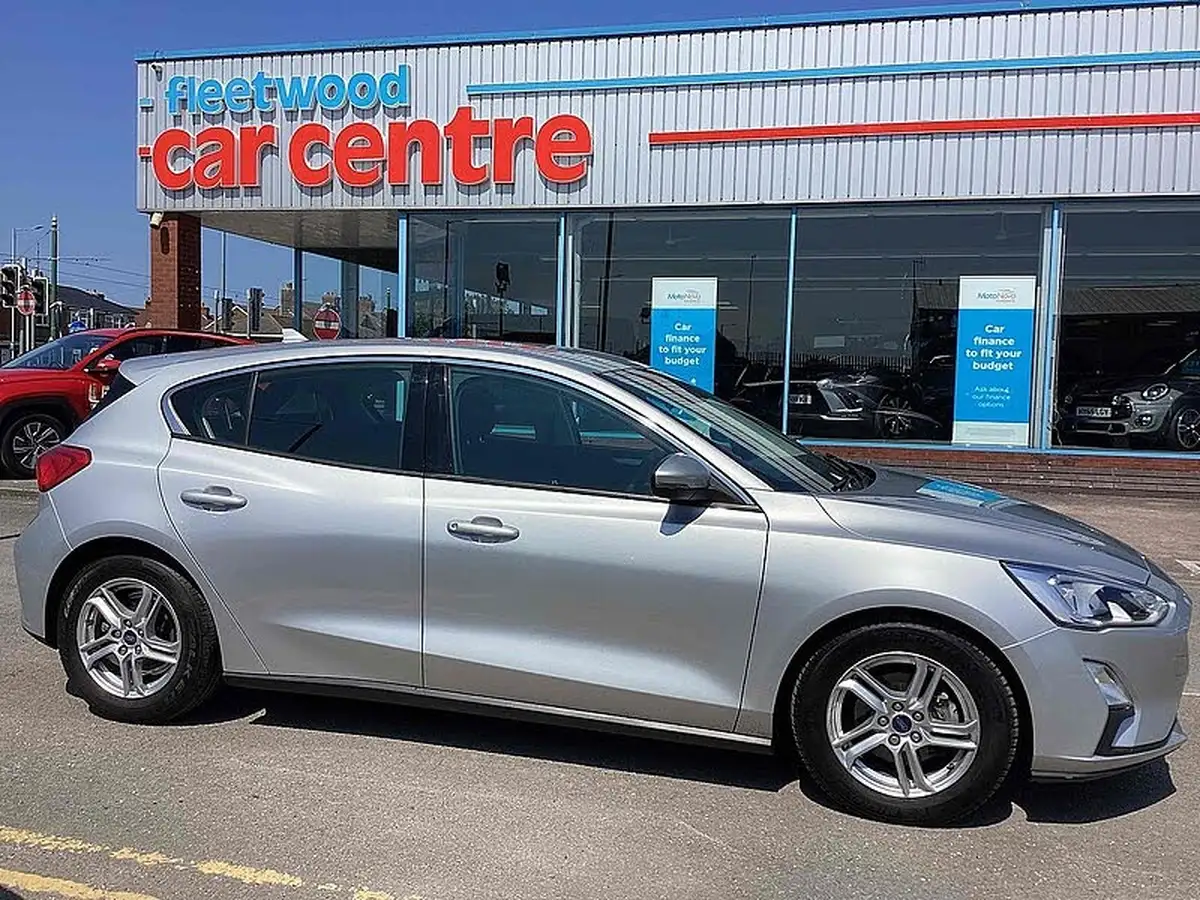 2019-ford-focus-15-zetec-95ps-ss-hatchback-big-14