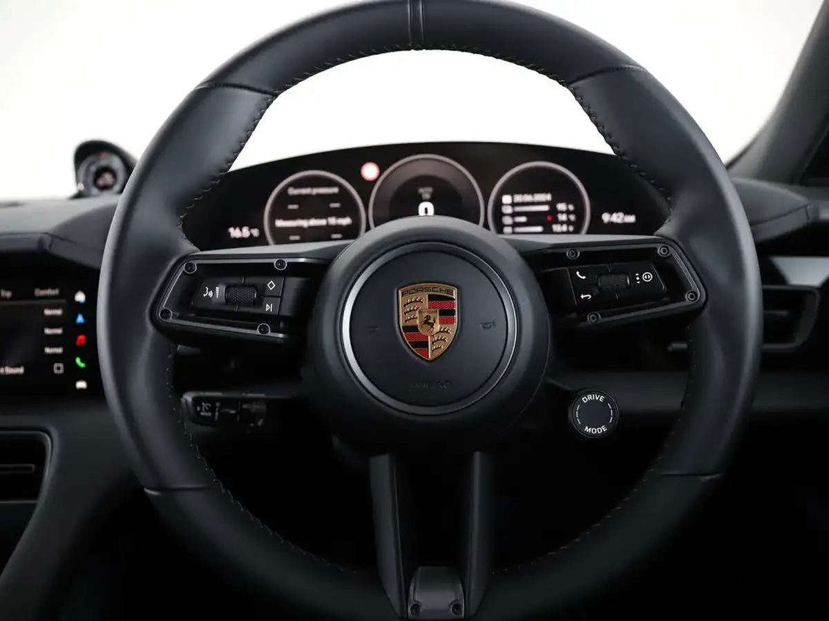 2025-porsche-taycan-e-4-cross-turismo-435ps-big-11