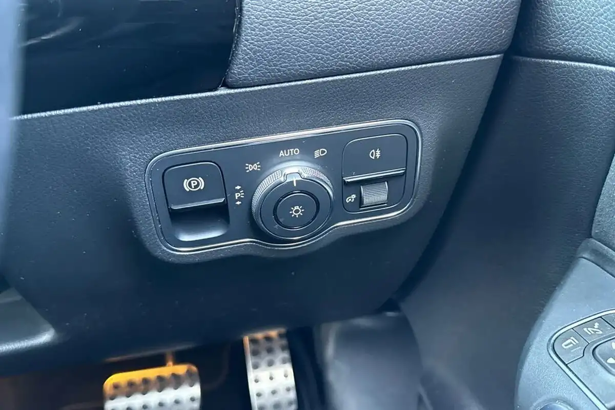 2020-mercedes-benz-b-class-20d-b200d-amg-line-executive-big-43