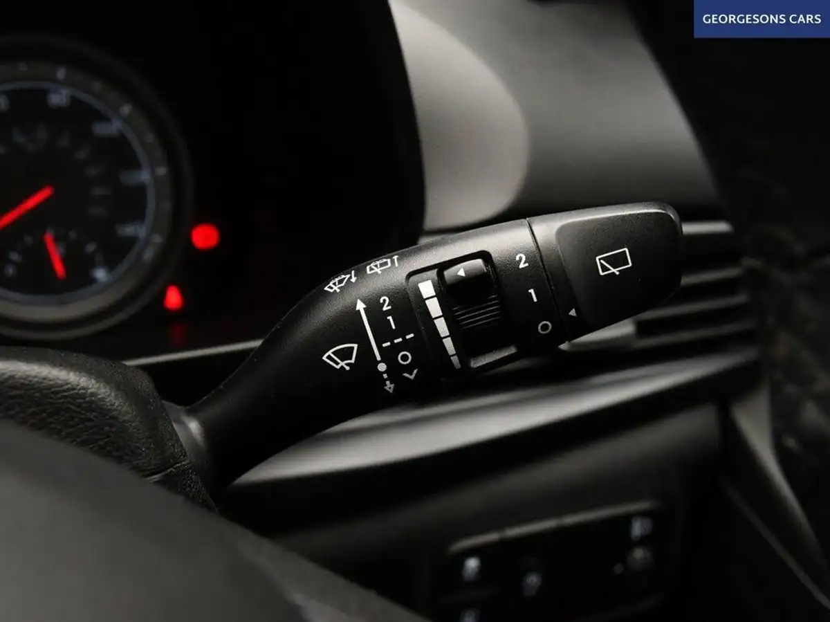 2021-hyundai-i20-10-t-gdi-element-big-35