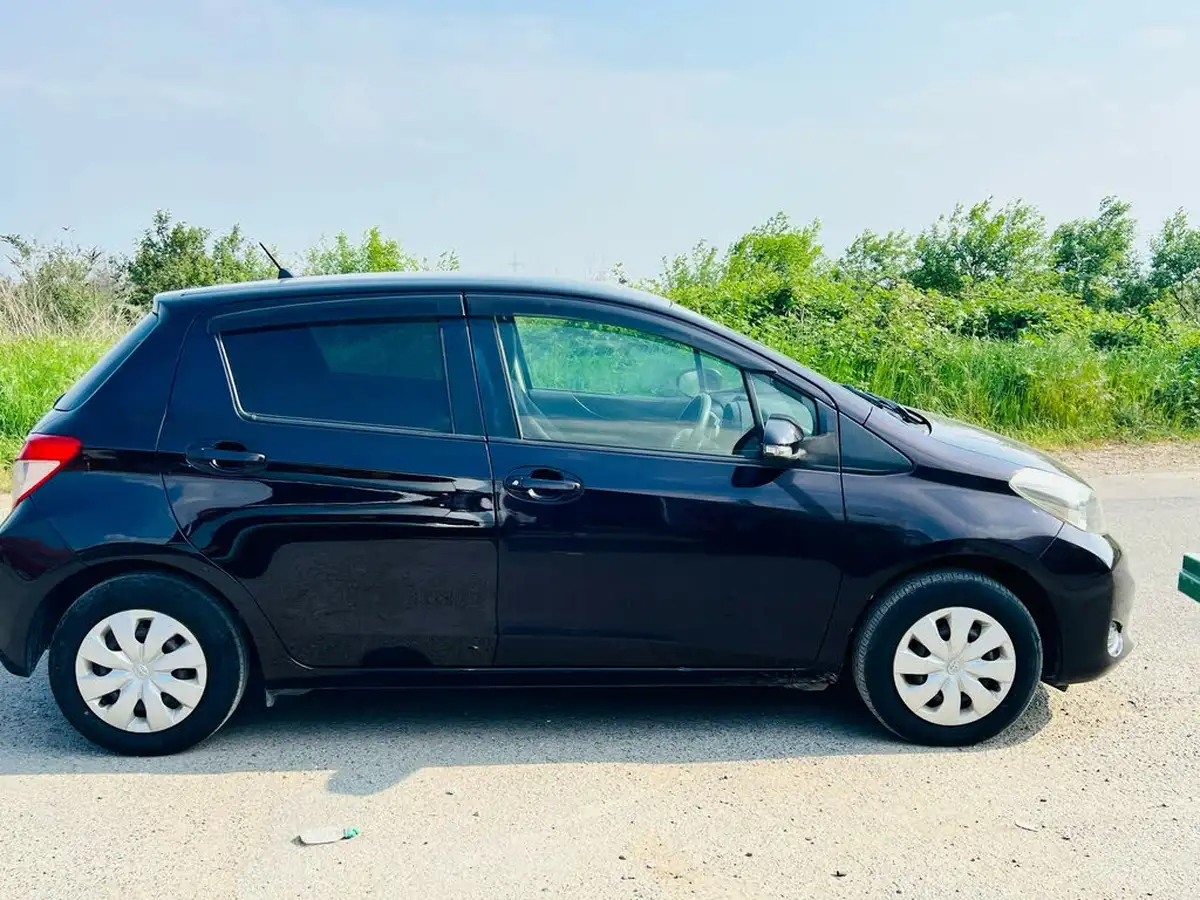 2014-toyota-yaris-133-tr-5d-m-drive-s-big-10