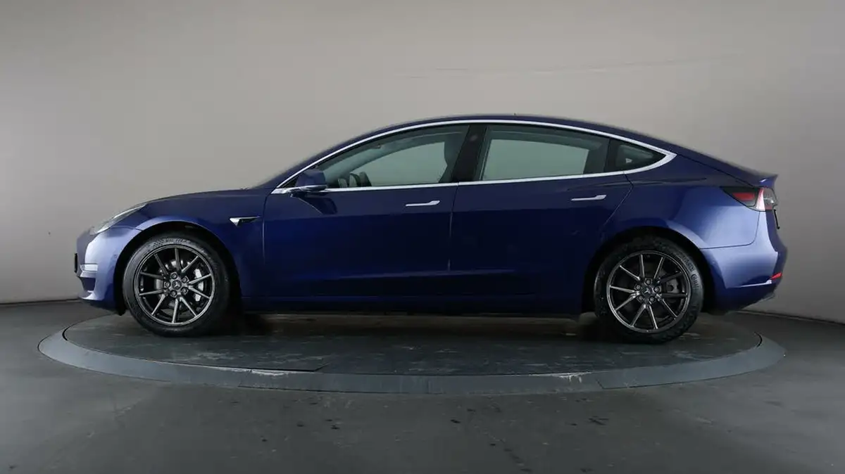 2020-tesla-model-3-e-long-range-big-35