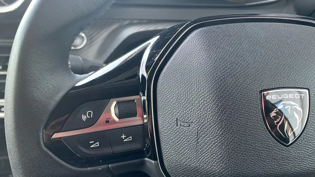 2024-peugeot-208-e-e-style-big-22