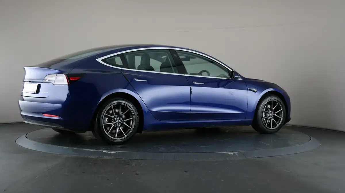 2020-tesla-model-3-e-long-range-big-63