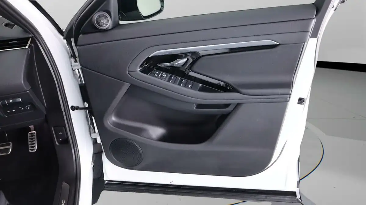 2022-land-rover-range-rover-evoque-15-p300e-r-dynamic-s-big-15