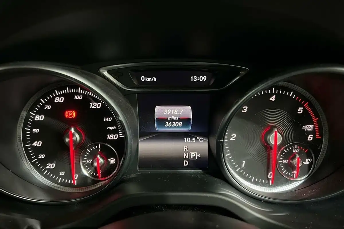 2017-mercedes-benz-gla-class-21d-gla-200d-amg-line-premium-plusss-4matic-7g-dct-big-11