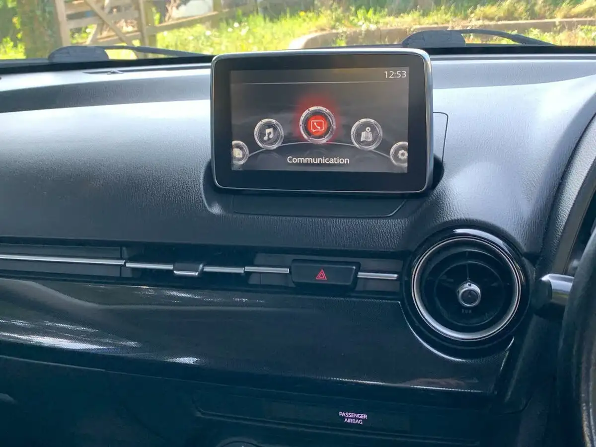 2015-mazda-mazda2-15-se-l-90ps-big-31
