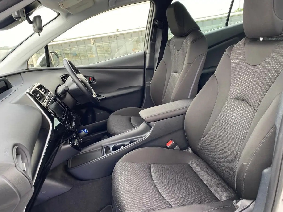 2019-toyota-prius-big-15