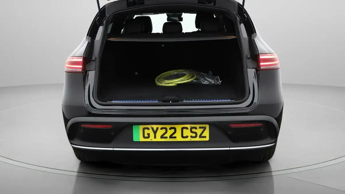 2022-mercedes-benz-eqc-e-eqc-400-amg-line-big-16