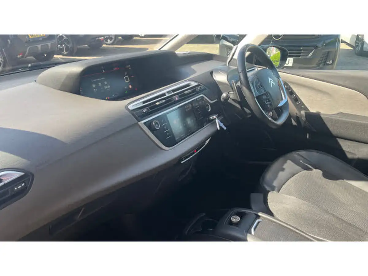 2022-citroen-grand-c4-spacetourer-12-puretech-shine-eat8-big-8