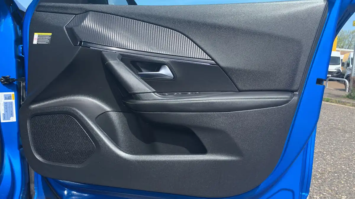 2021-peugeot-2008-suv-12-puretech-gt-eat8-big-21