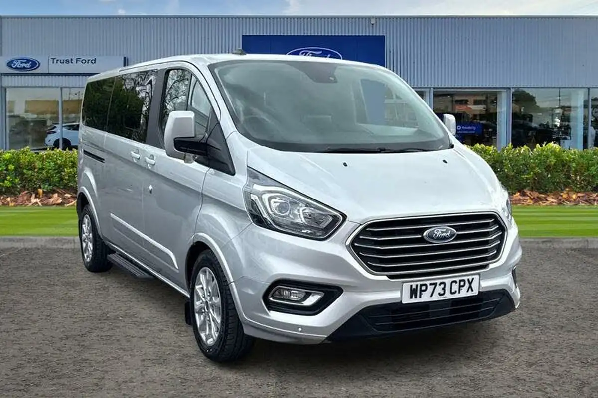 2023-ford-tourneo-custom-big-0