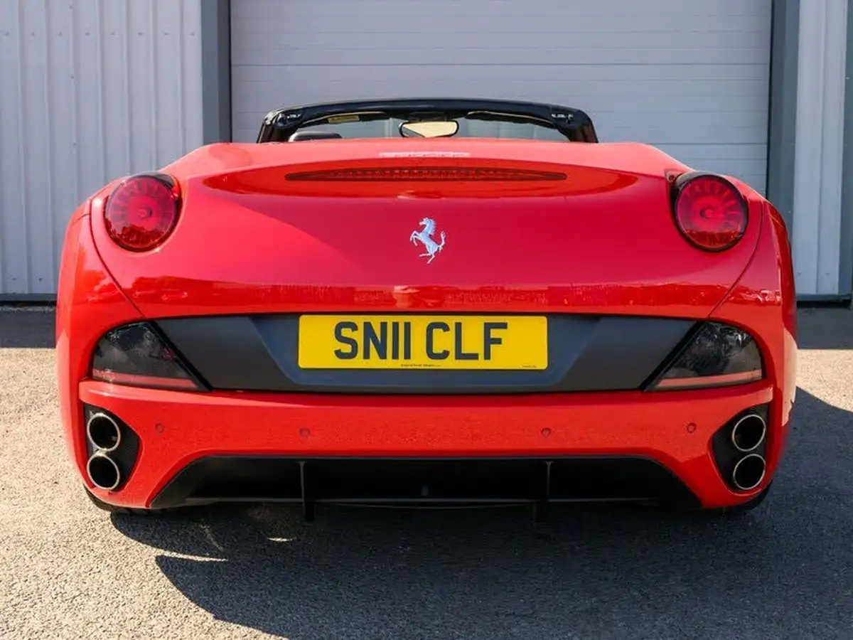 2010-ferrari-california-43-big-6