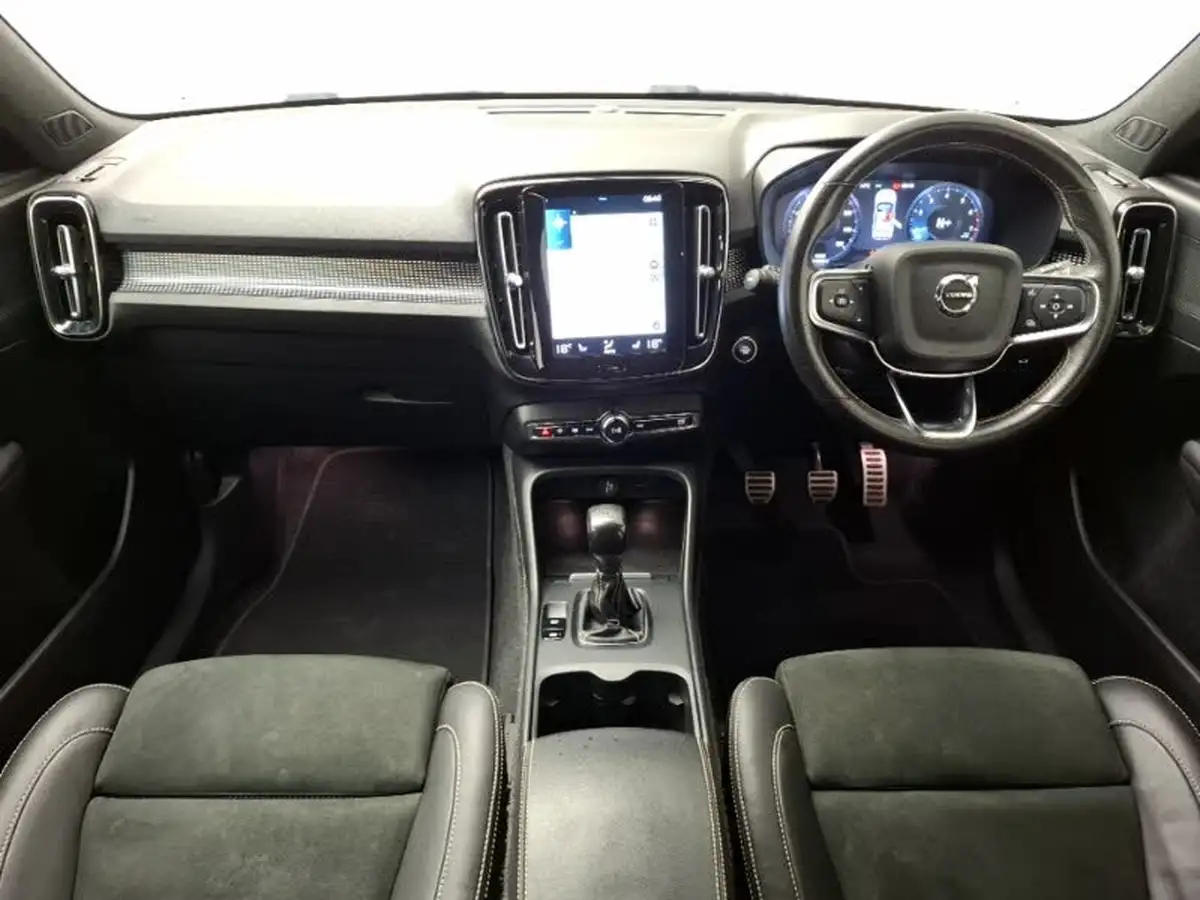 2020-volvo-xc40-15-t3-r-design-big-2