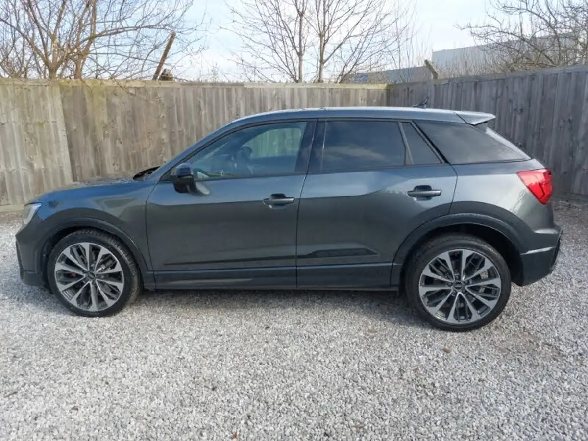 2022-audi-sq2-20-tfsi-black-edition-big-3