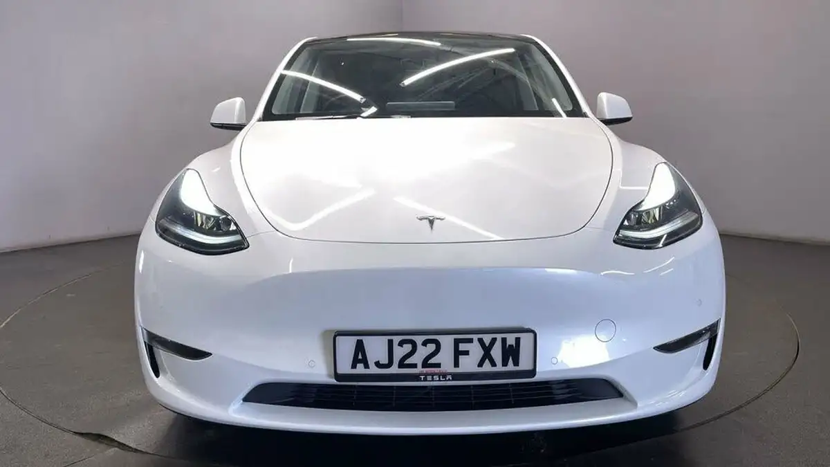 2022-tesla-model-y-e-long-range-big-9