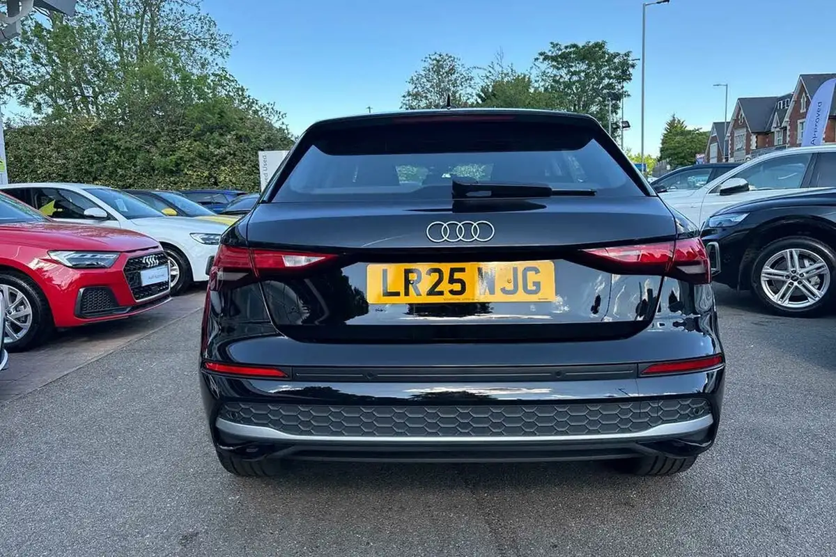2025-audi-a3-15-40-tfsi-e-sport-big-24